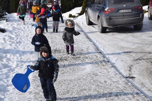 Wesołe zabawy na śniegu - Aniołki