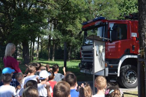 Jezusowe Skrzaty na posterunku policjii